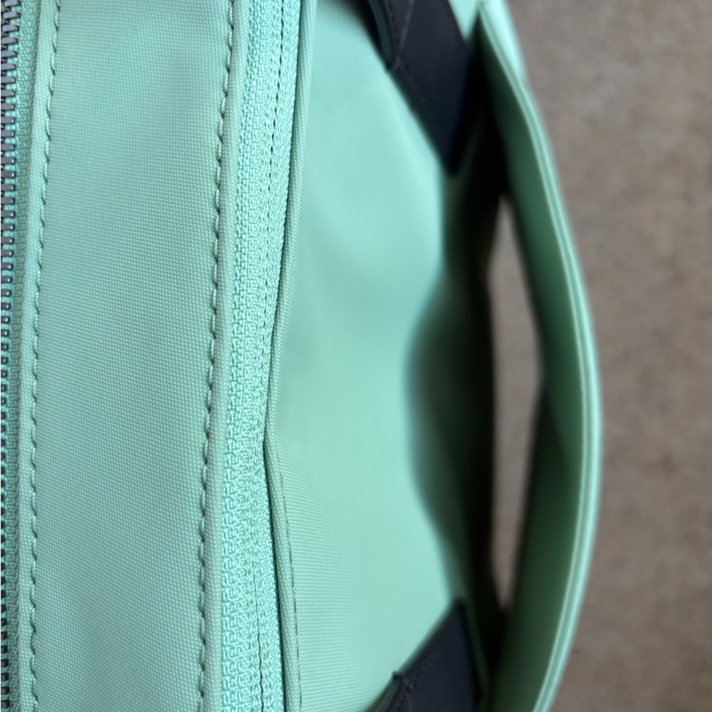 Away Everywhere Bag - NEW - Picture 10 of 15
